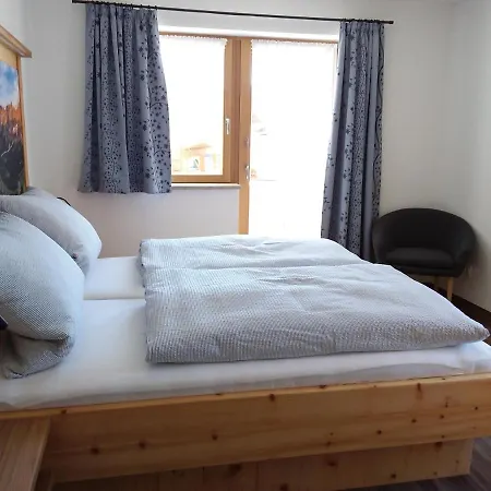 Satzger Apartment *